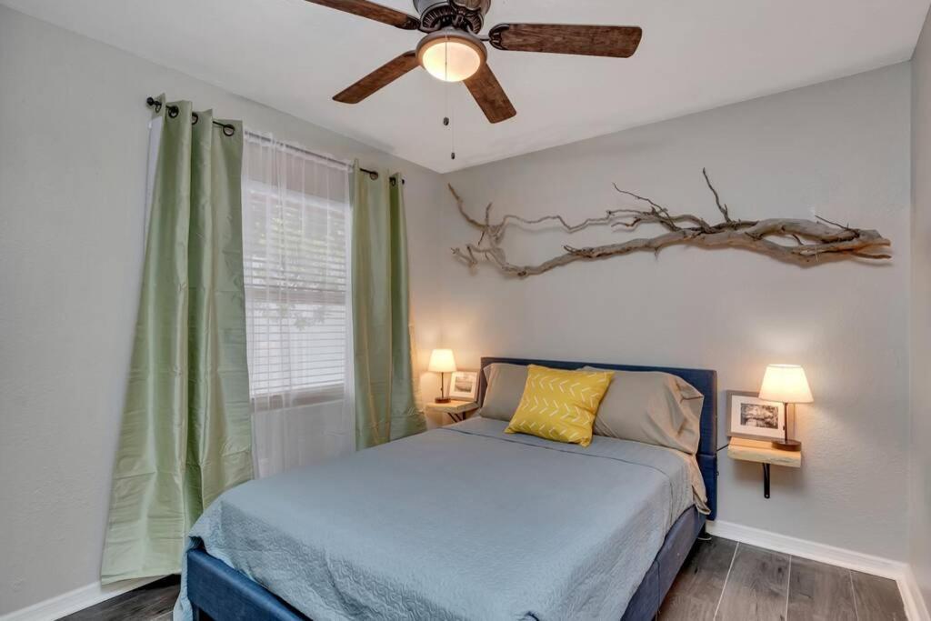 Driftwood Castle Urban Oasis With Firepit Near Convention Center And Amalie Arena, Room For 6 Tampa Exterior foto